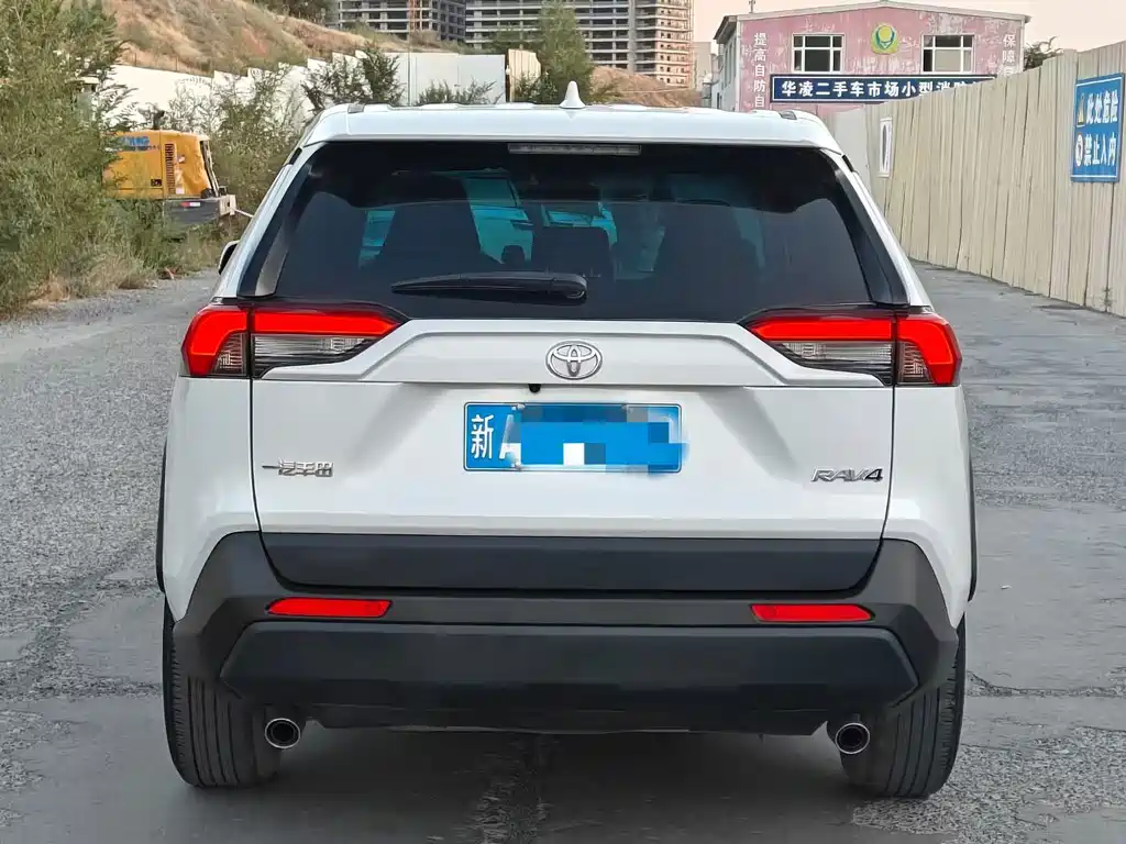 Toyota RAV4 — миниатюра 5