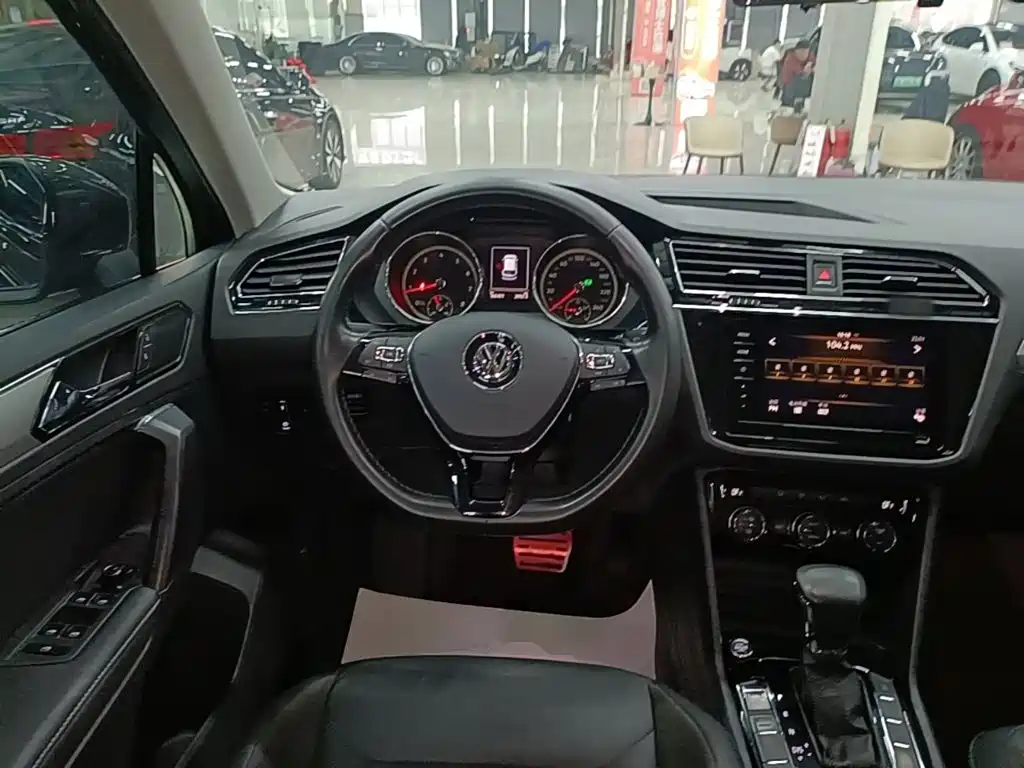 Volkswagen Tiguan L — миниатюра 11