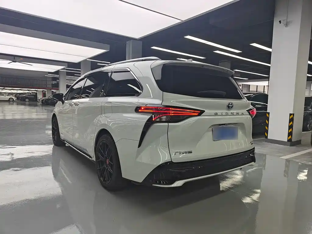 Toyota Sienna — миниатюра 20