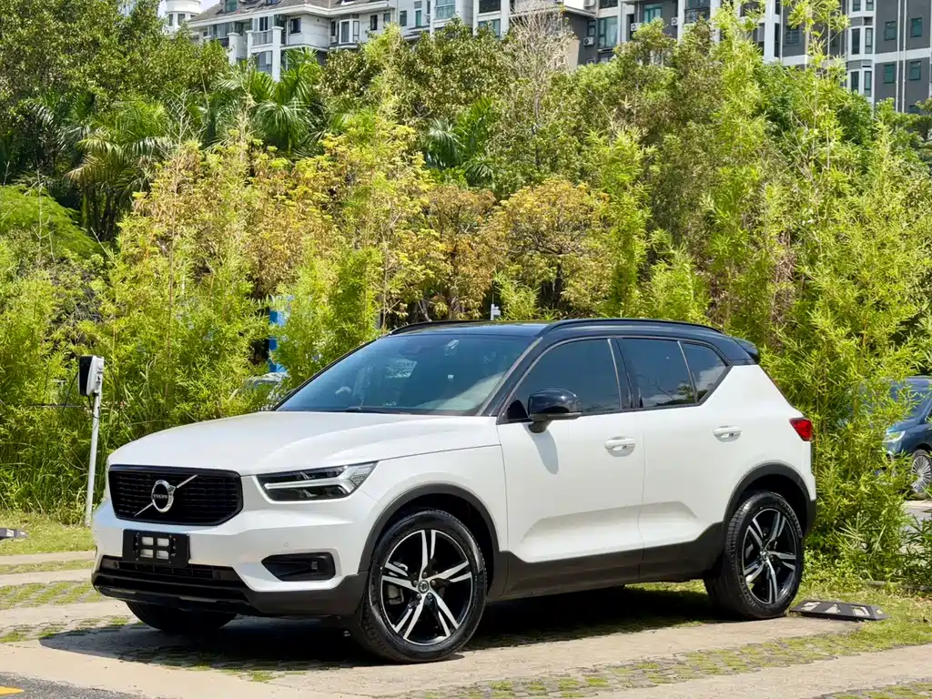 Купить Volvo XC40