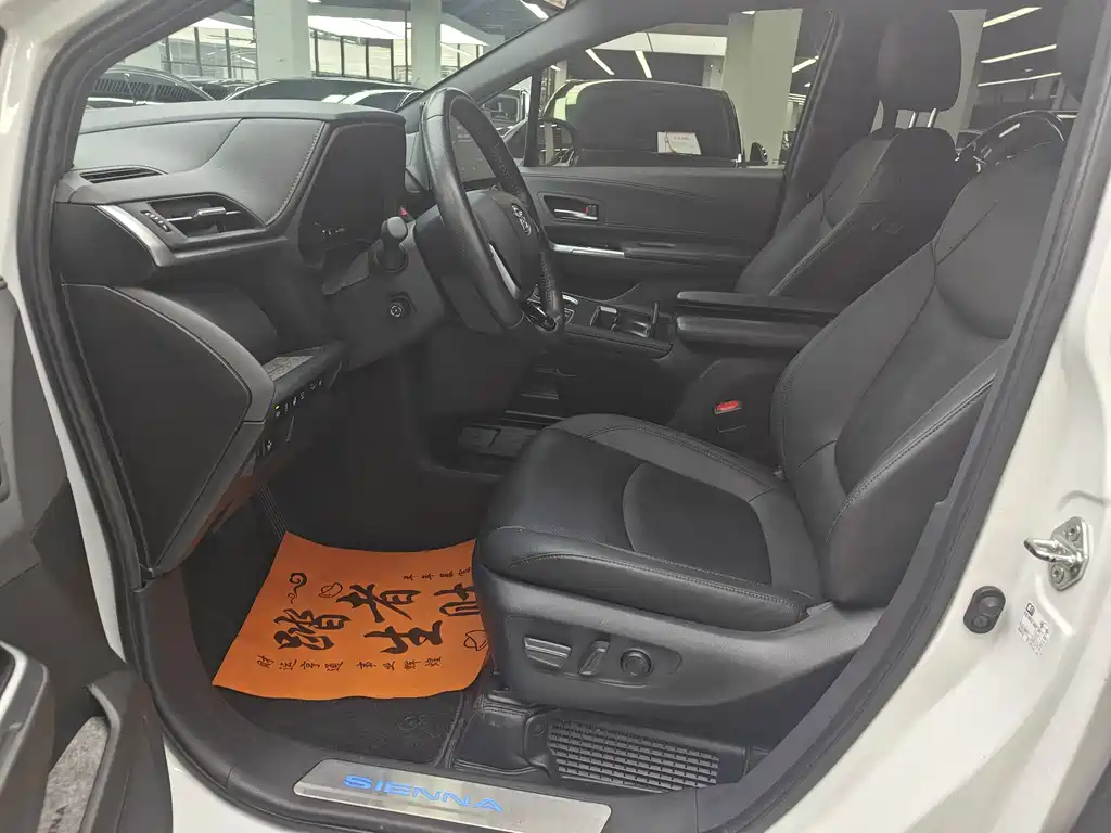 Toyota Sienna — миниатюра 17