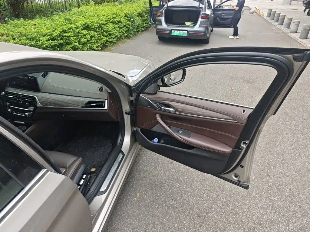 BMW 5 Series — миниатюра 19