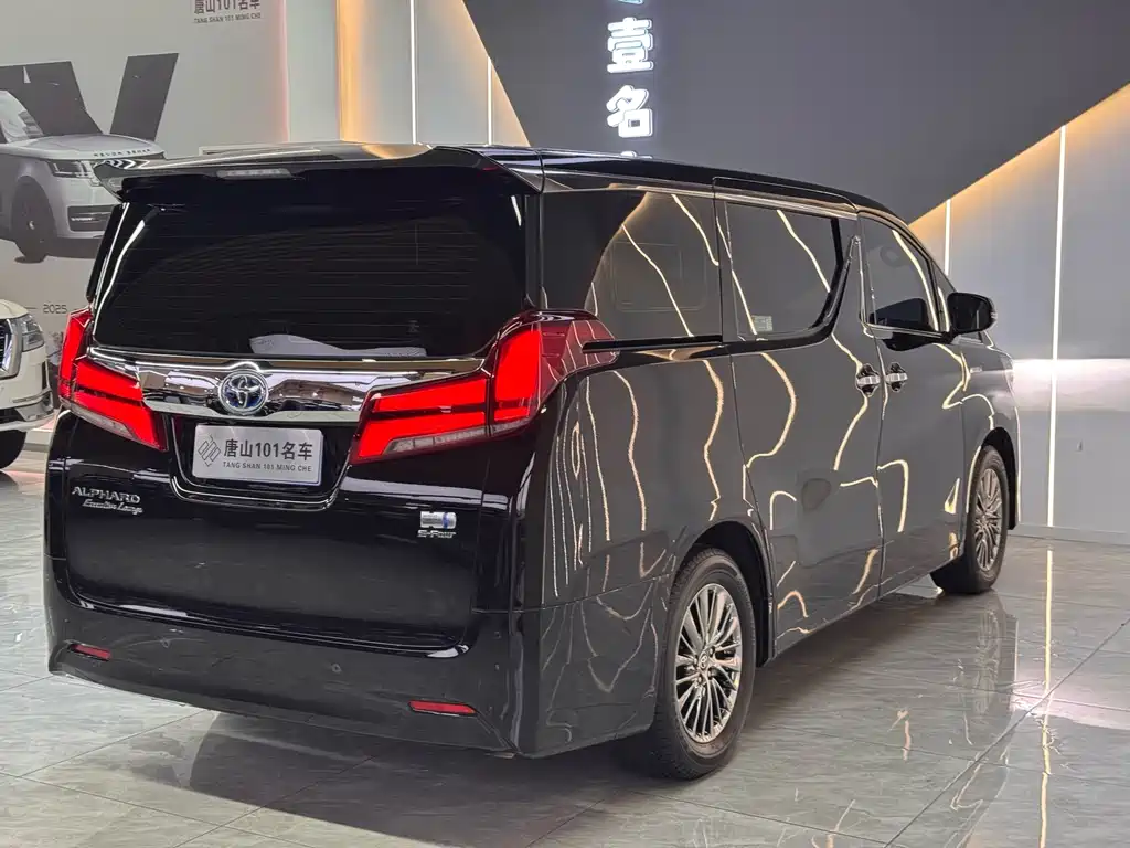 Toyota Alphard — миниатюра 8