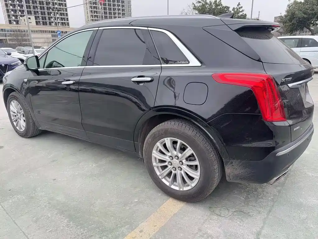 CADILLAC XT5