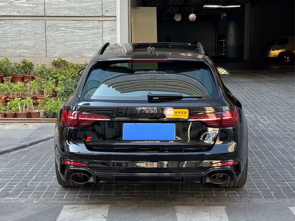 AUDI RS 4