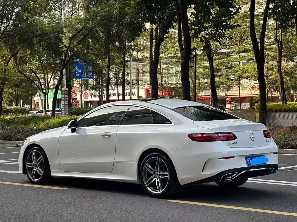 Mercedes-Benz E-Class (Import) — миниатюра 4