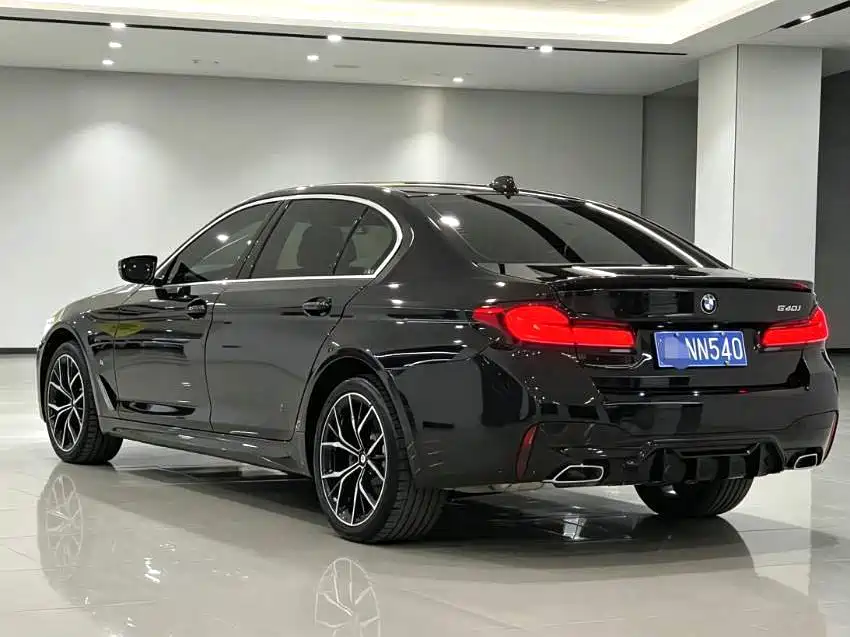 BMW 5 Series — миниатюра 13