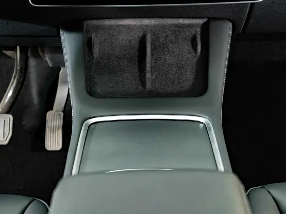 Tesla Model Y — миниатюра 15