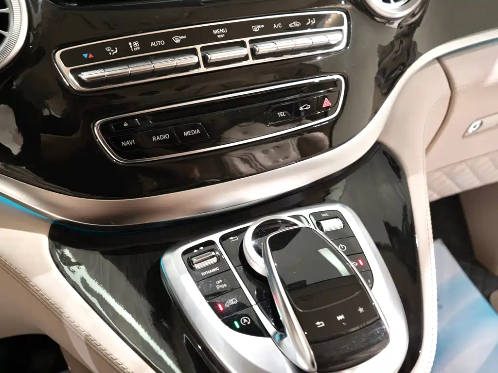 Mercedes-Benz V-Class V 2018 V 260 L Luxury Long Wheelbase VI