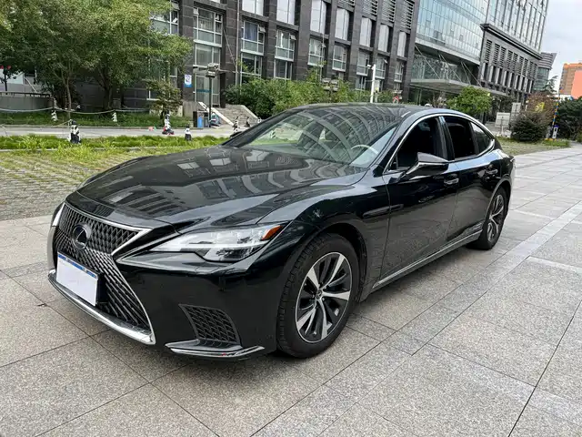 LEXUS  LS 2022