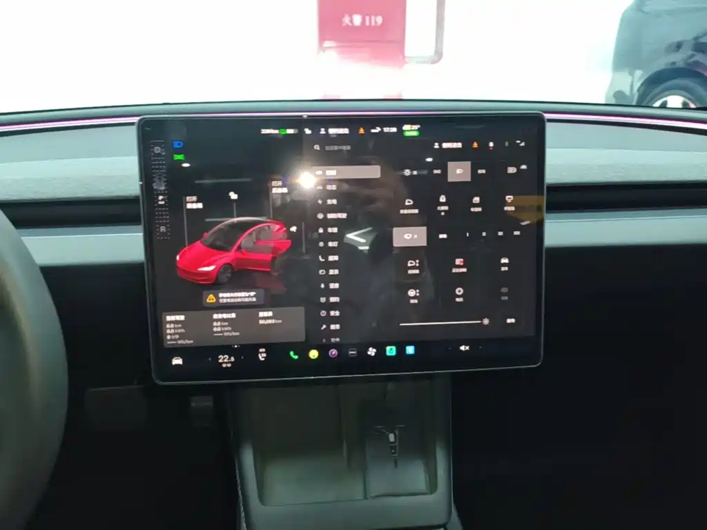 Tesla Model 3 — миниатюра 13