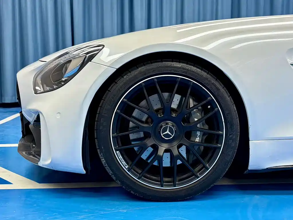 MERCEDES-BENZ AMG GT