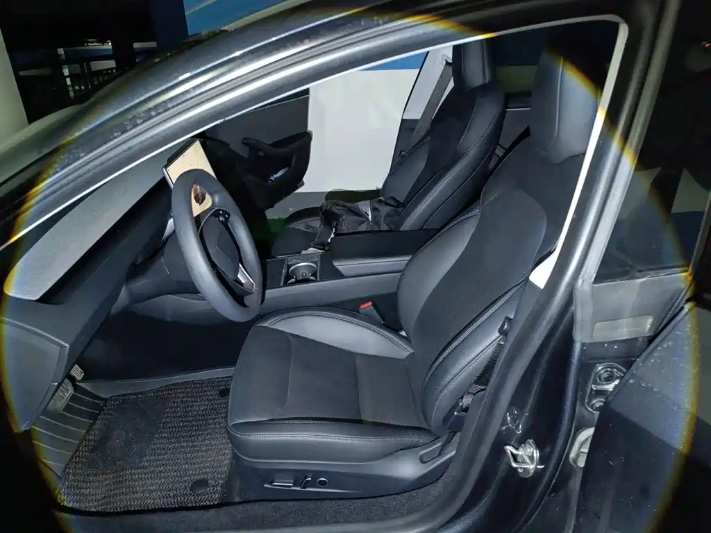 Tesla Model 3 — миниатюра 16