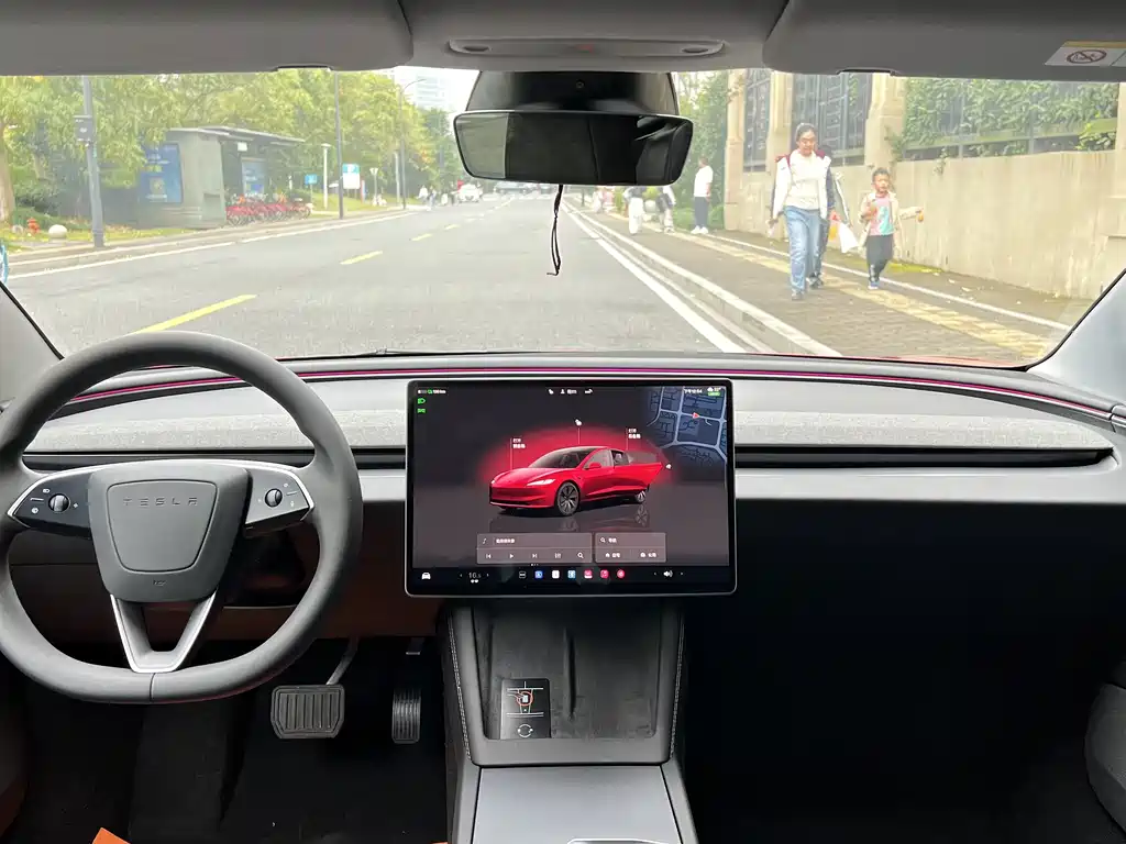 Tesla Model 3 — миниатюра 12