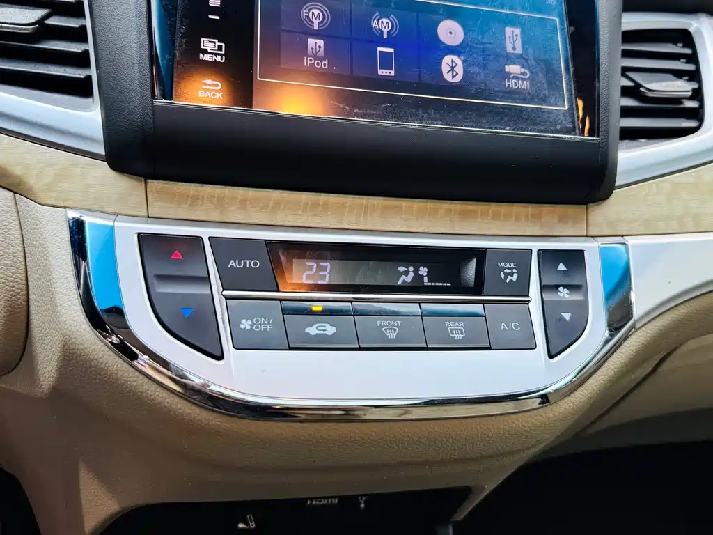 Honda Jade 2014 1.8L AT Comfort Elite 5 мест
