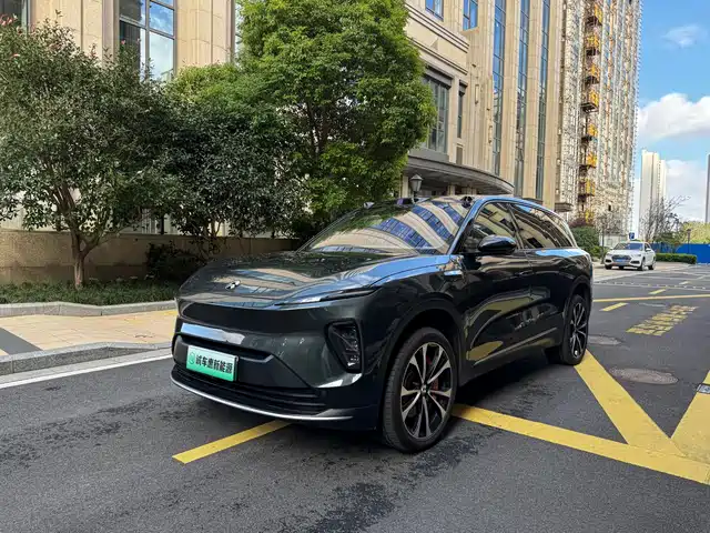 NIO ES8