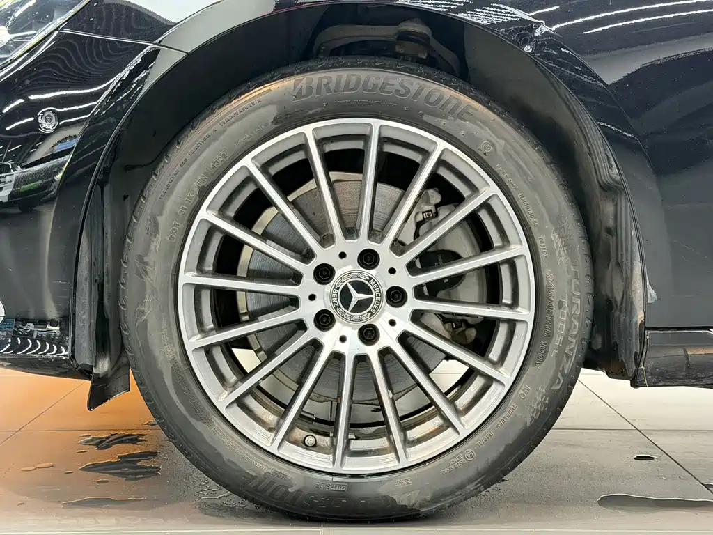 Mercedes-Benz E-Class — миниатюра 17