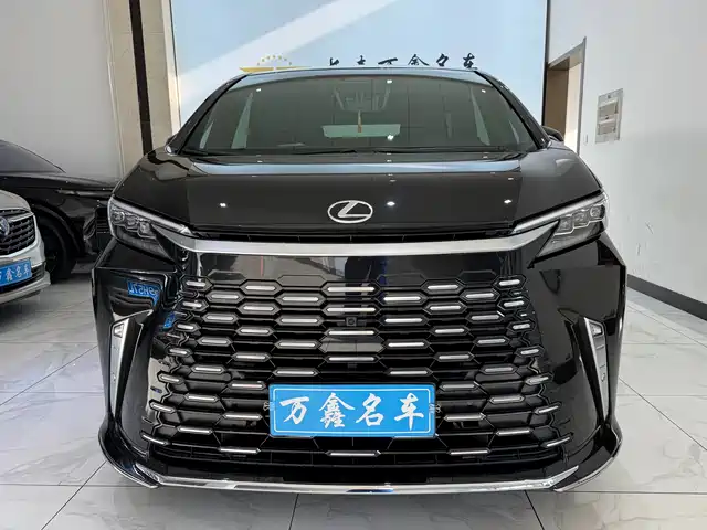 lexus lm