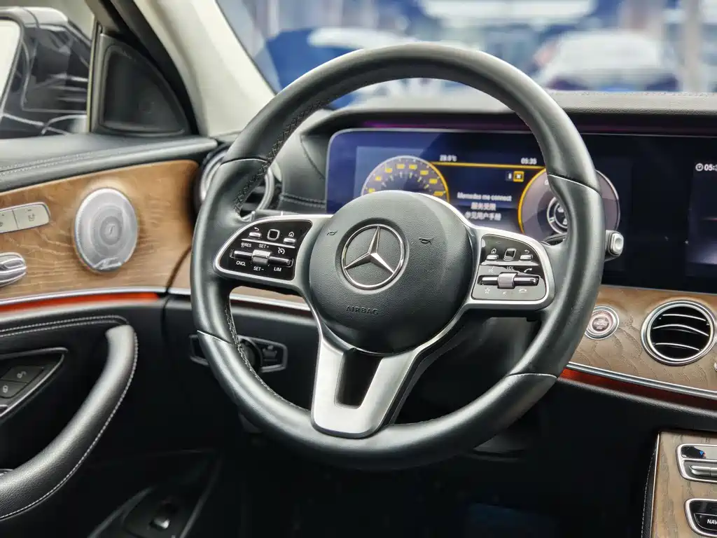 MERCEDES-BENZ E CLASS