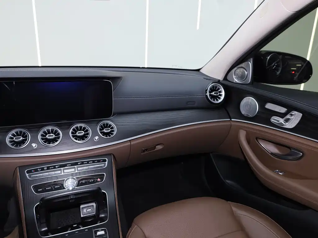 Mercedes-Benz E-Class — миниатюра 15