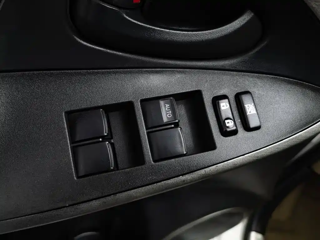 Toyota RAV4 — миниатюра 9
