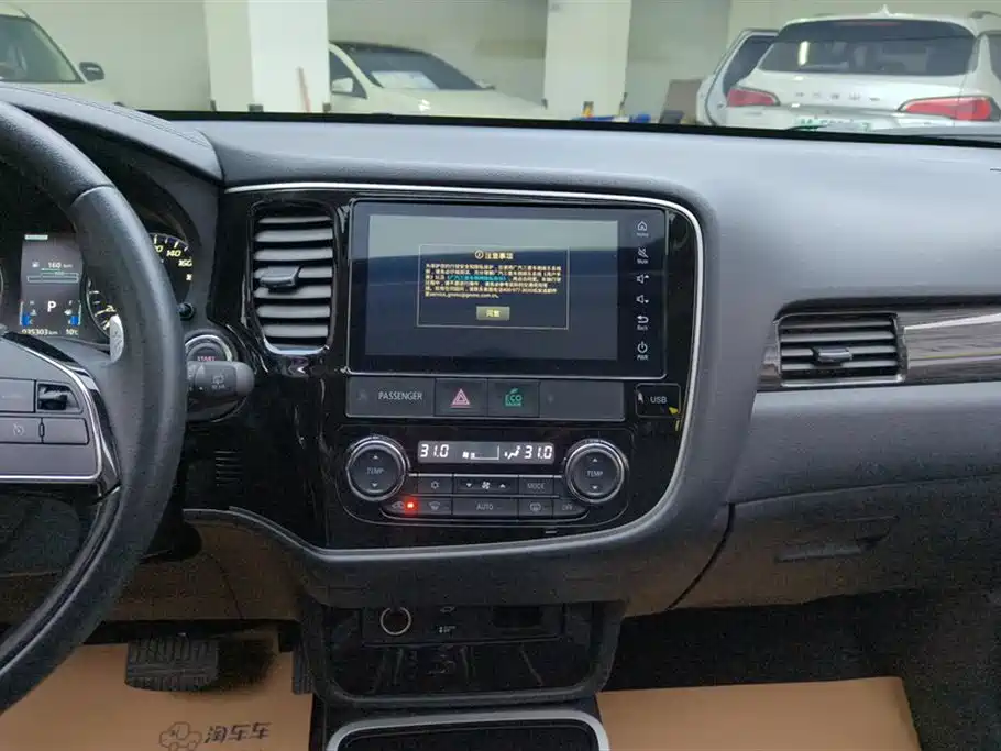 MITSUBISHI OUTLANDER