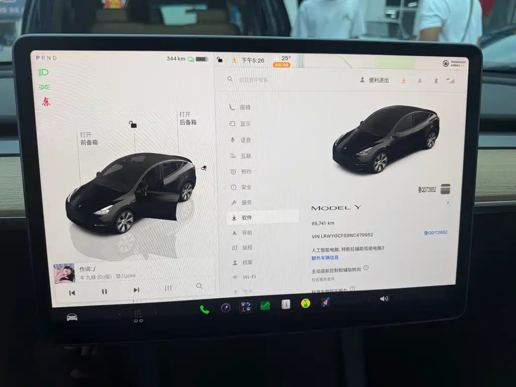 Tesla Model Y — миниатюра 17