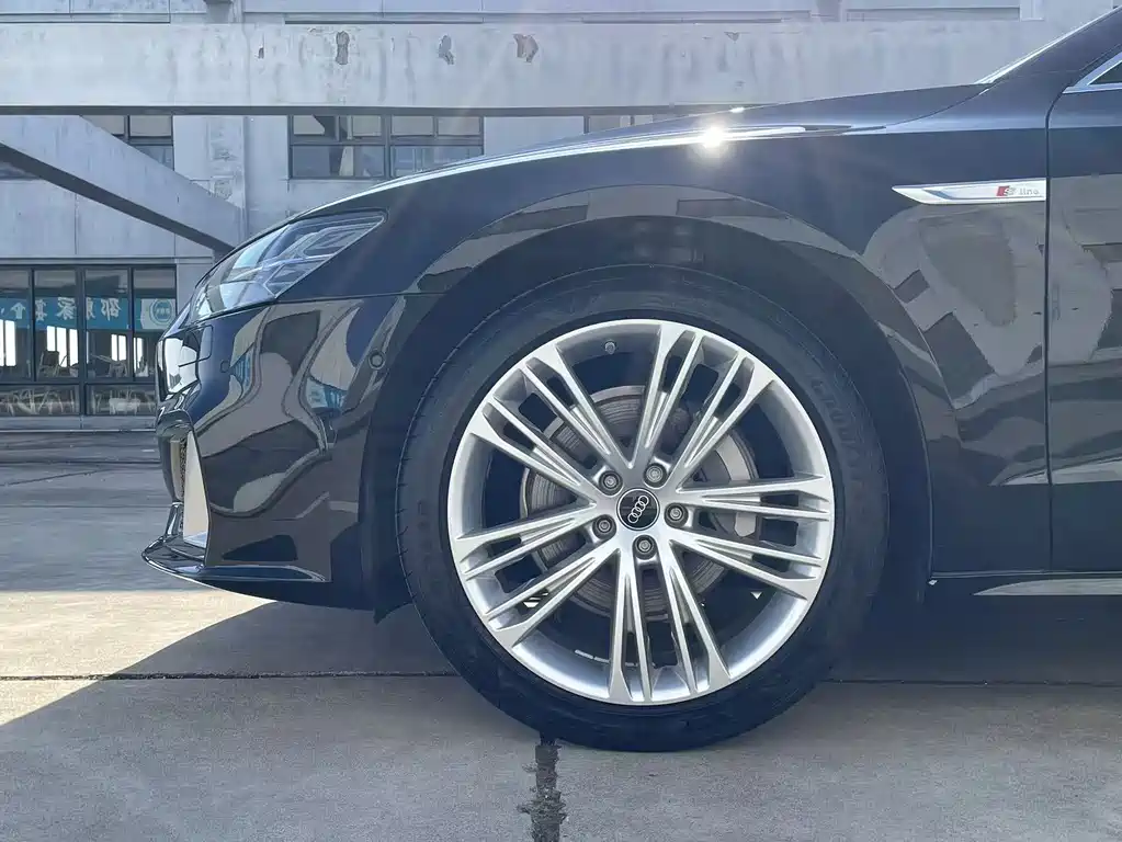 Audi A7L 2025 45 TFSI quattro