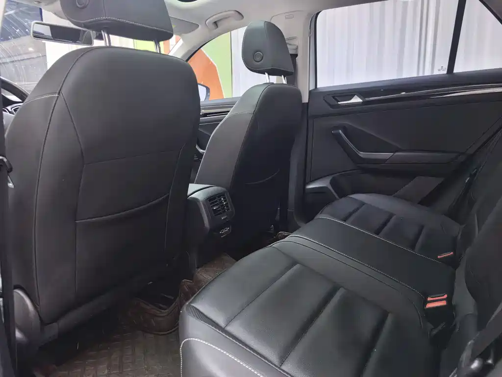 VOLKSWAGEN T ROC EXPLORING SONGS