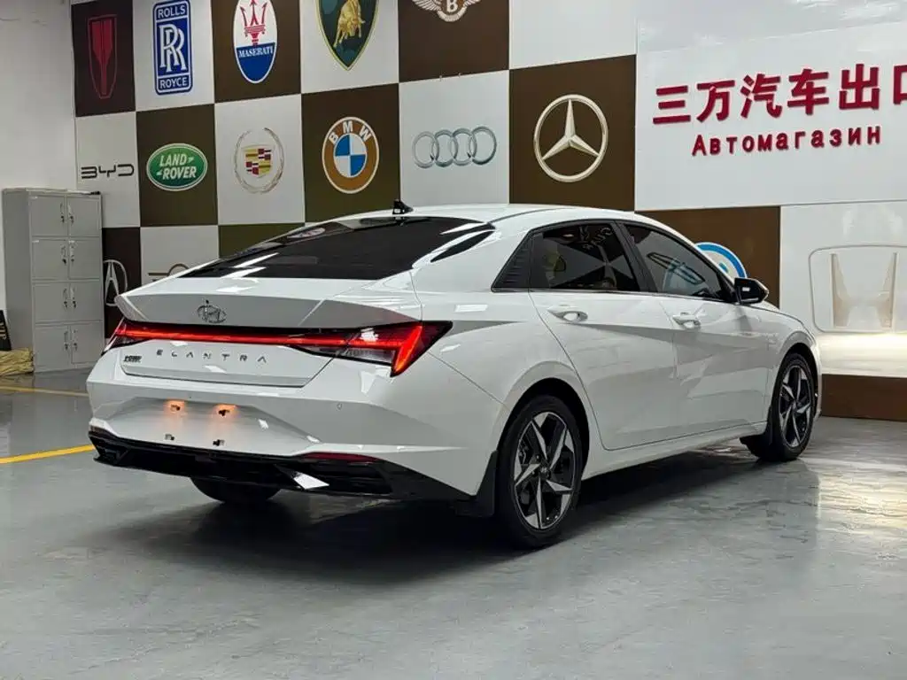 Hyundai Elantra — миниатюра 6