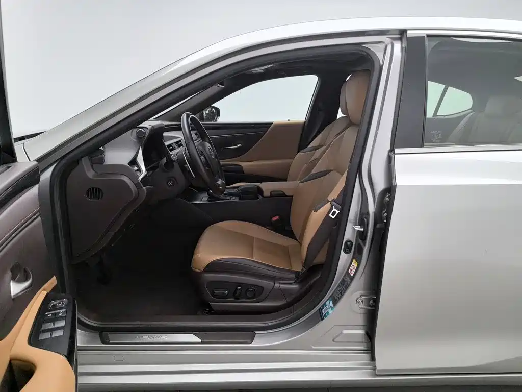 Lexus ES — миниатюра 10