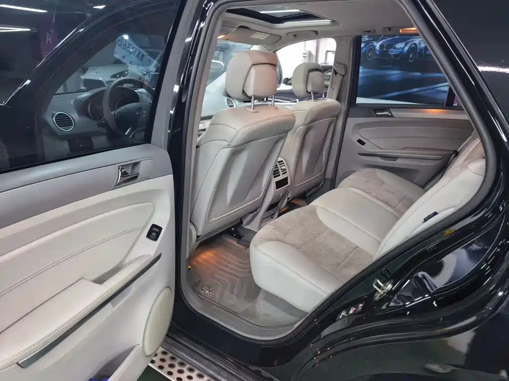 Mercedes-Benz M 2010 ML 300 4MATIC