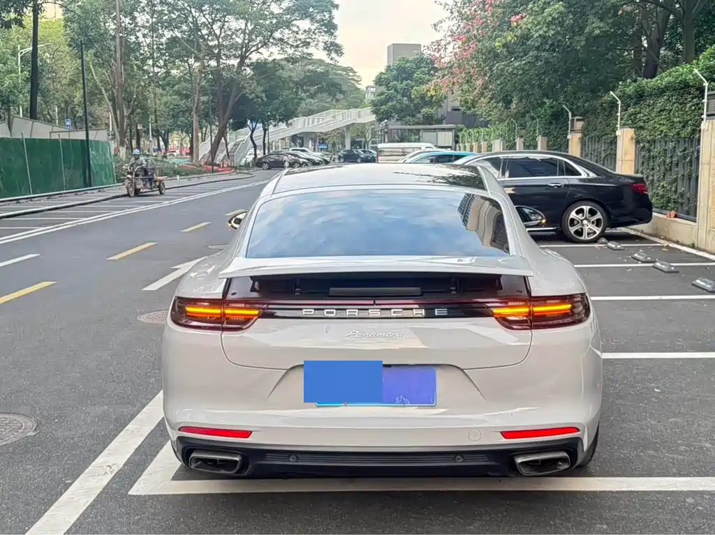 PORSCHE PANAMERA