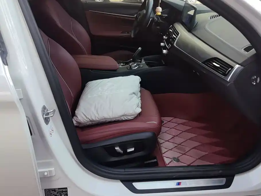 BMW 5 Series — миниатюра 8