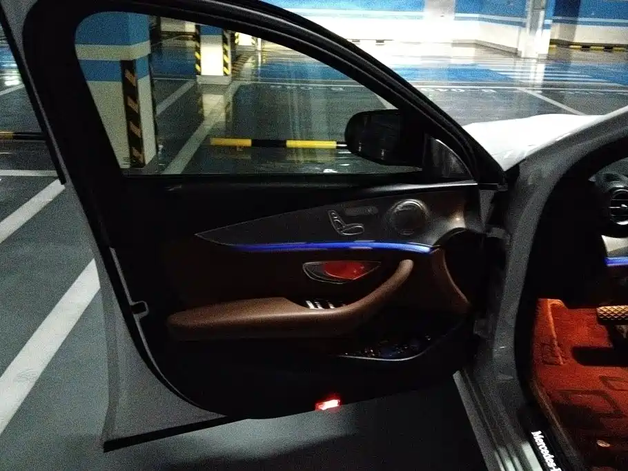 Mercedes-Benz E-Class — миниатюра 9