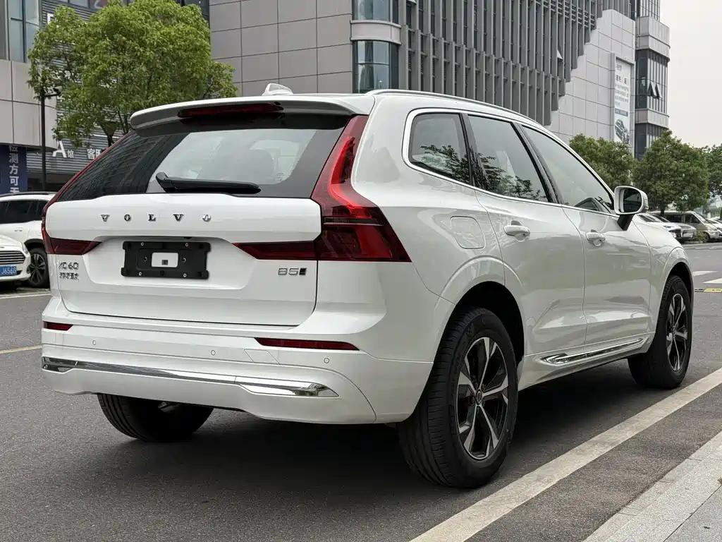 Volvo XC60 2026 B5 Luxury