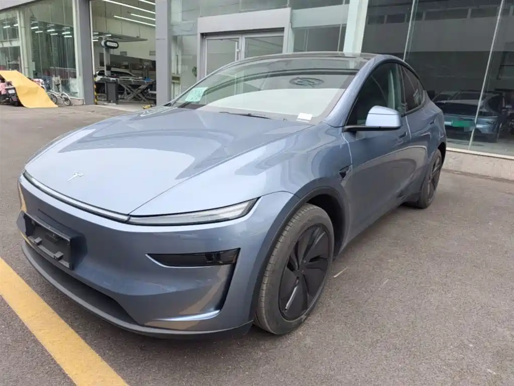 Tesla Model Y 2025