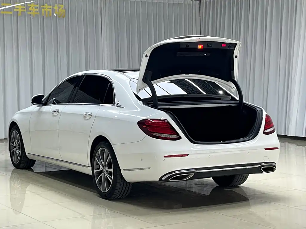 Mercedes-Benz E-Class — миниатюра 8