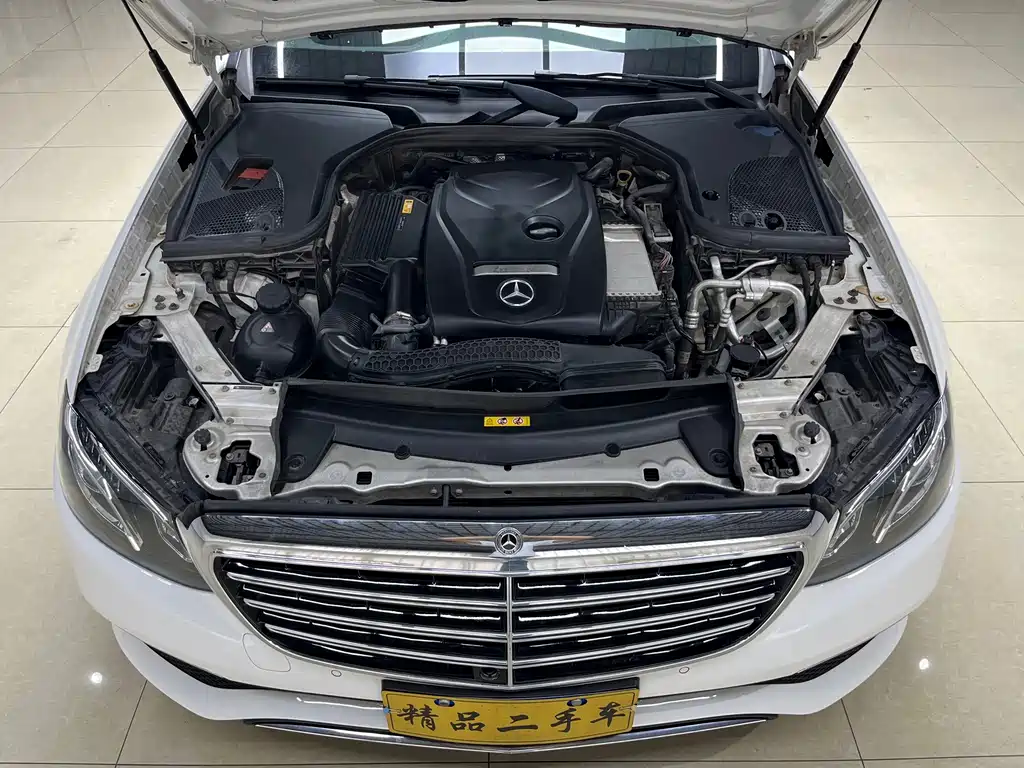 Mercedes-Benz E-Class — миниатюра 16