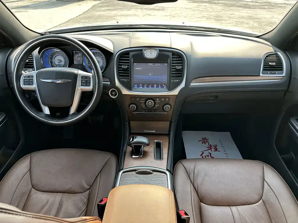 Chrysler 300C — миниатюра 5
