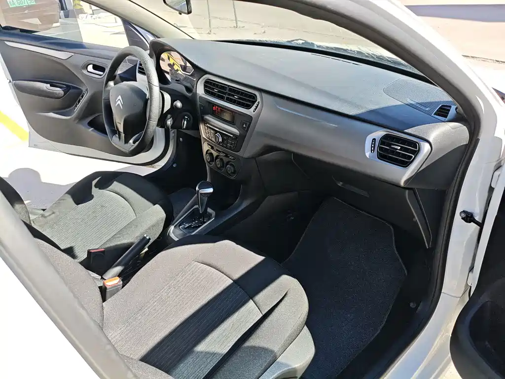 Citroen Elysee — миниатюра 11