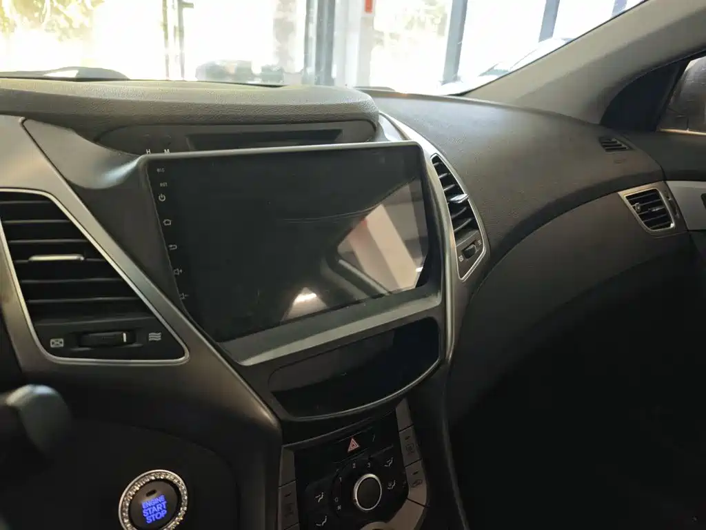 Hyundai Elantra Langdong — миниатюра 15