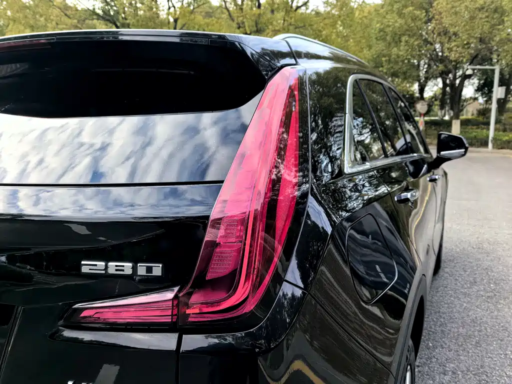 CADILLAC XT4