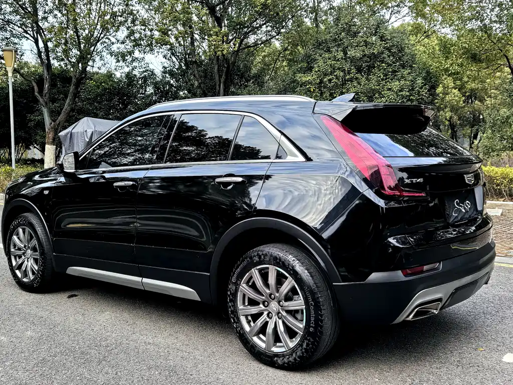CADILLAC XT4