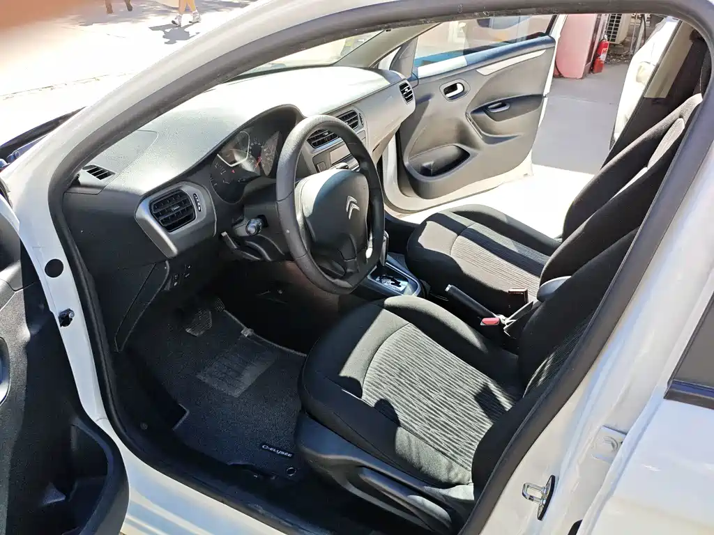 Citroen Elysee — миниатюра 13