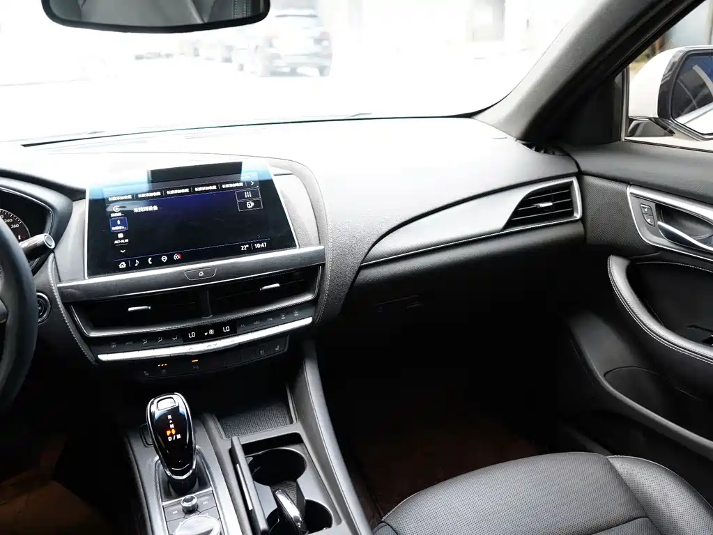 Cadillac CT5 — миниатюра 8