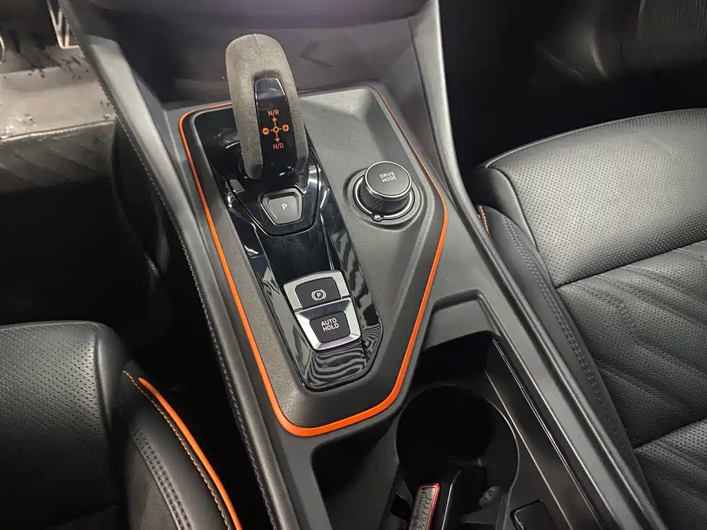 LYNK & CO. 02 HATCHBACK