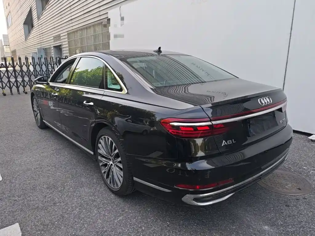 Audi A8 — миниатюра 5