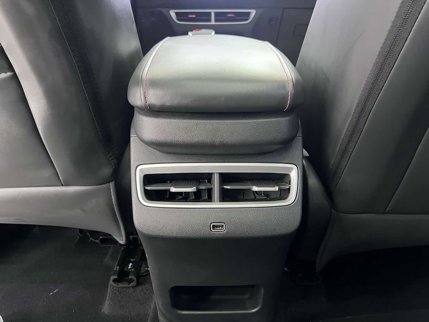 Jetour Jetour Dasheng 1.5 л 2024 г. Чёрный, пробег 14000 км