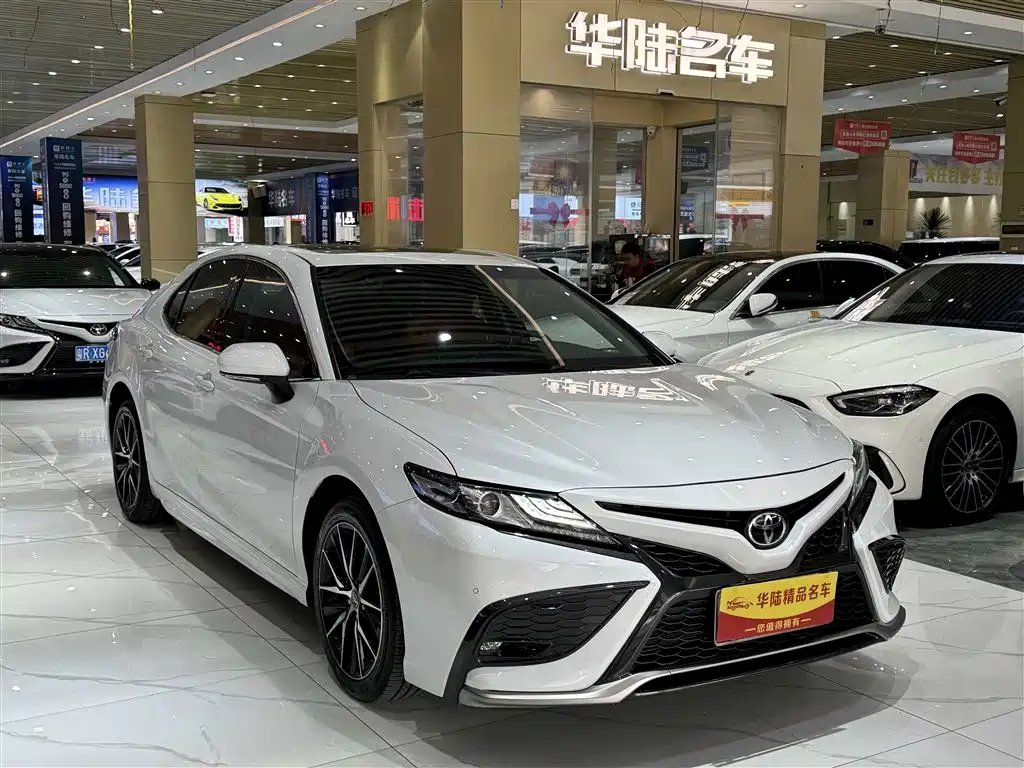 TOYOTA CAMRY